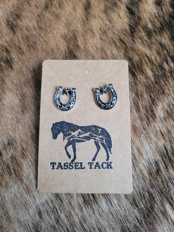 Horse shoe with stars stud earrings