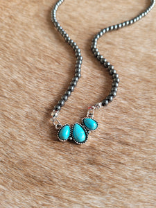 Turquoise cluster necklace with Navajo pearls - faux